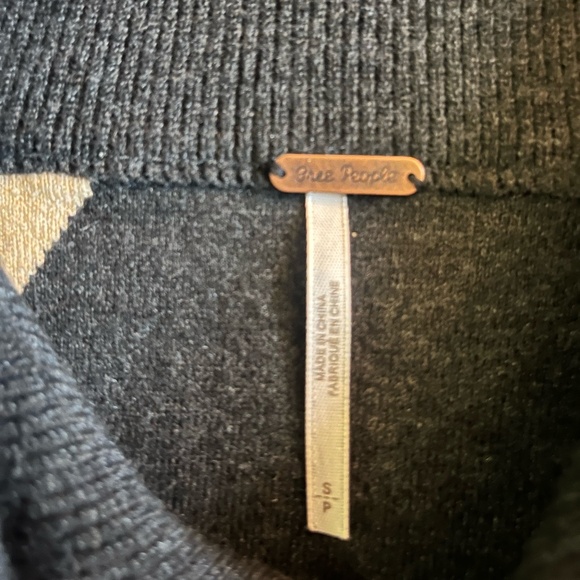 FREE PEOPLE LUCY SWEATER SMALL - Picture 4 of 10